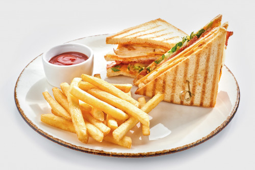  Club sandwich with French fries