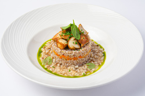 Зеленая гречка на березовом соке с белыми грибами